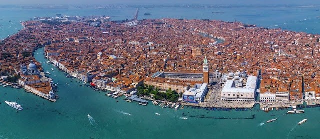 WHAT EVERY WOMAN NEEDS: Where to eat, drink and shop in Venice